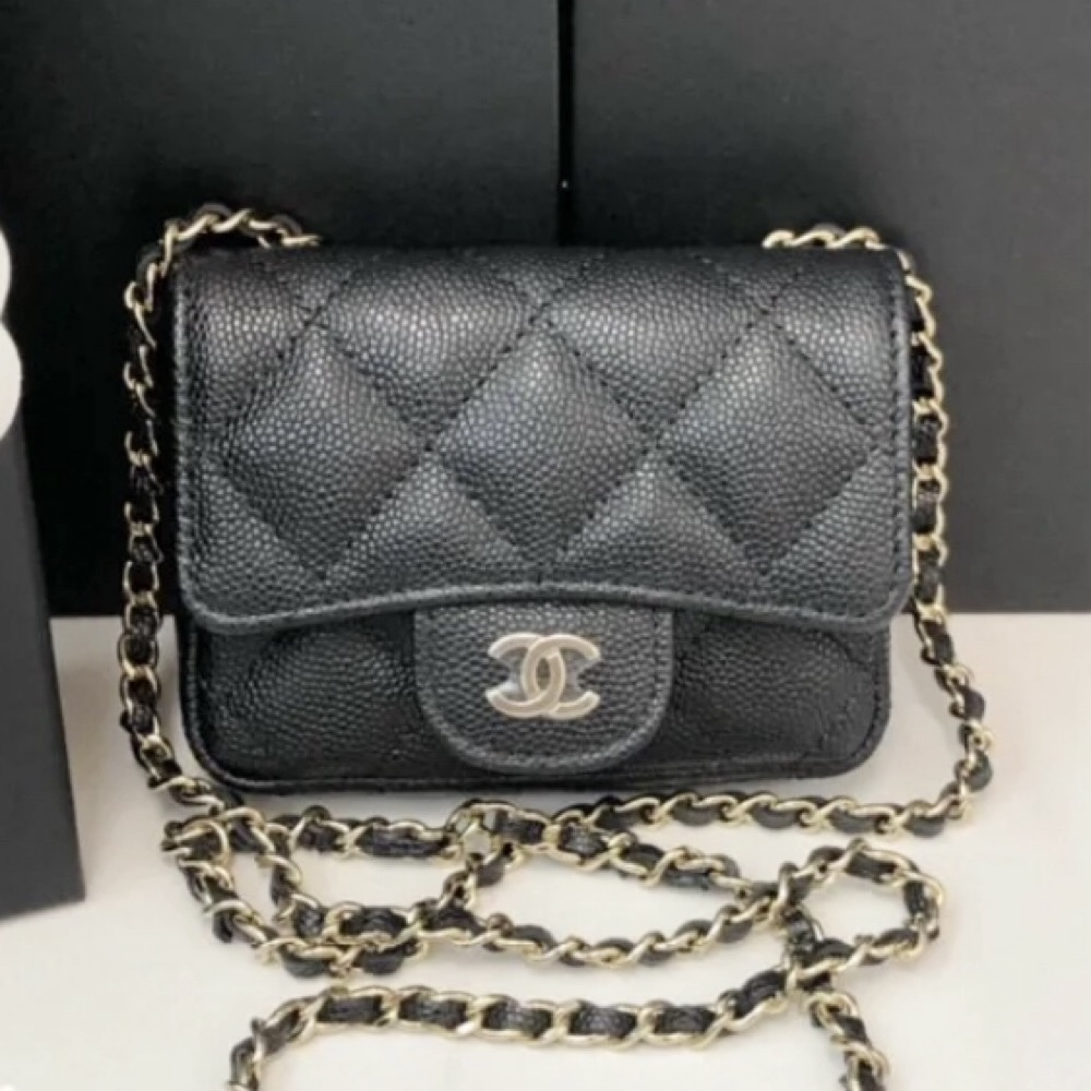 エレガントな一日を！【CHANEL】　クラシックチェーンクラッチ